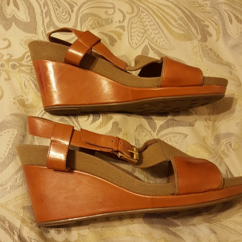 Sandals - Picture 3 of 3